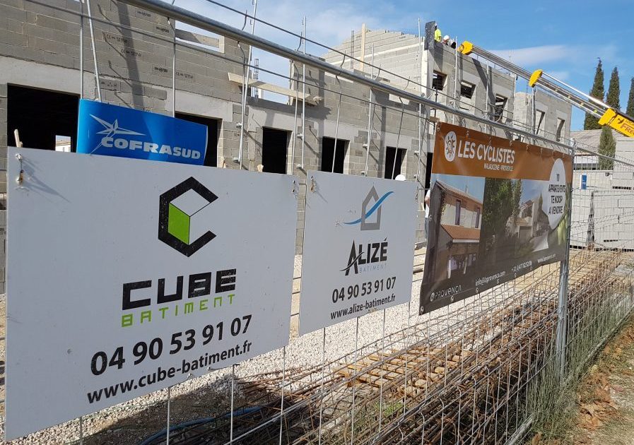 chantier cube signalétique panneau